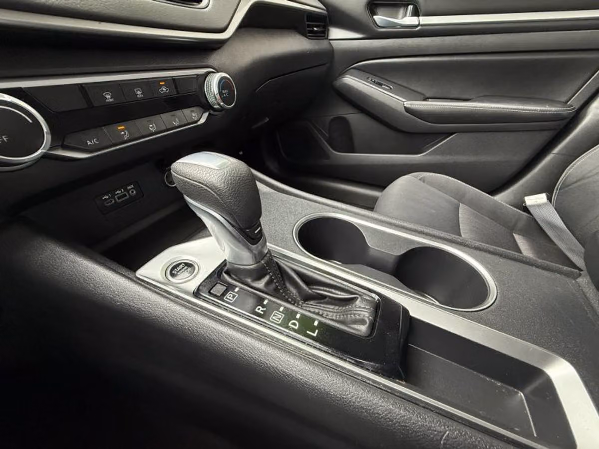 2022 Nissan Altima 2.5 SV Image 12