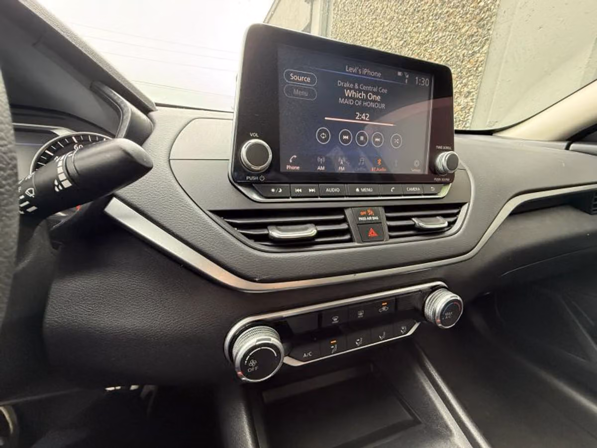 2022 Nissan Altima 2.5 SV Image 11