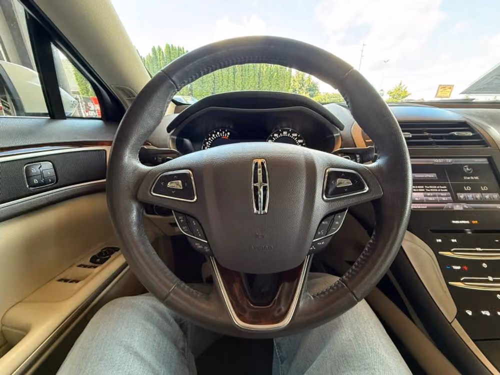 2013 Lincoln MKZ Base Image 11