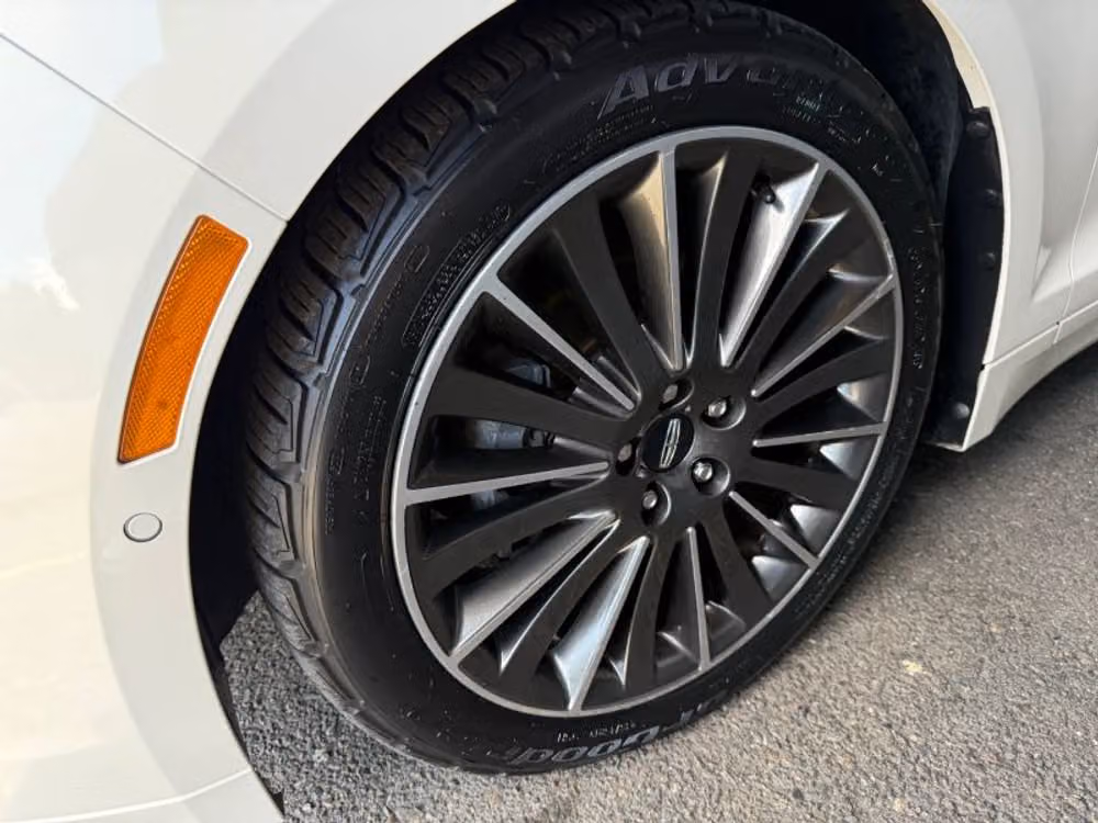 2013 Lincoln MKZ Base Image 10