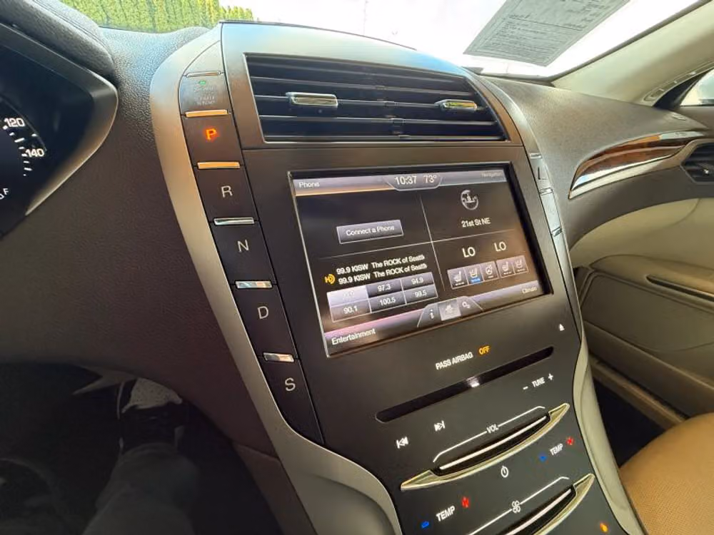 2013 Lincoln MKZ Base Image 13