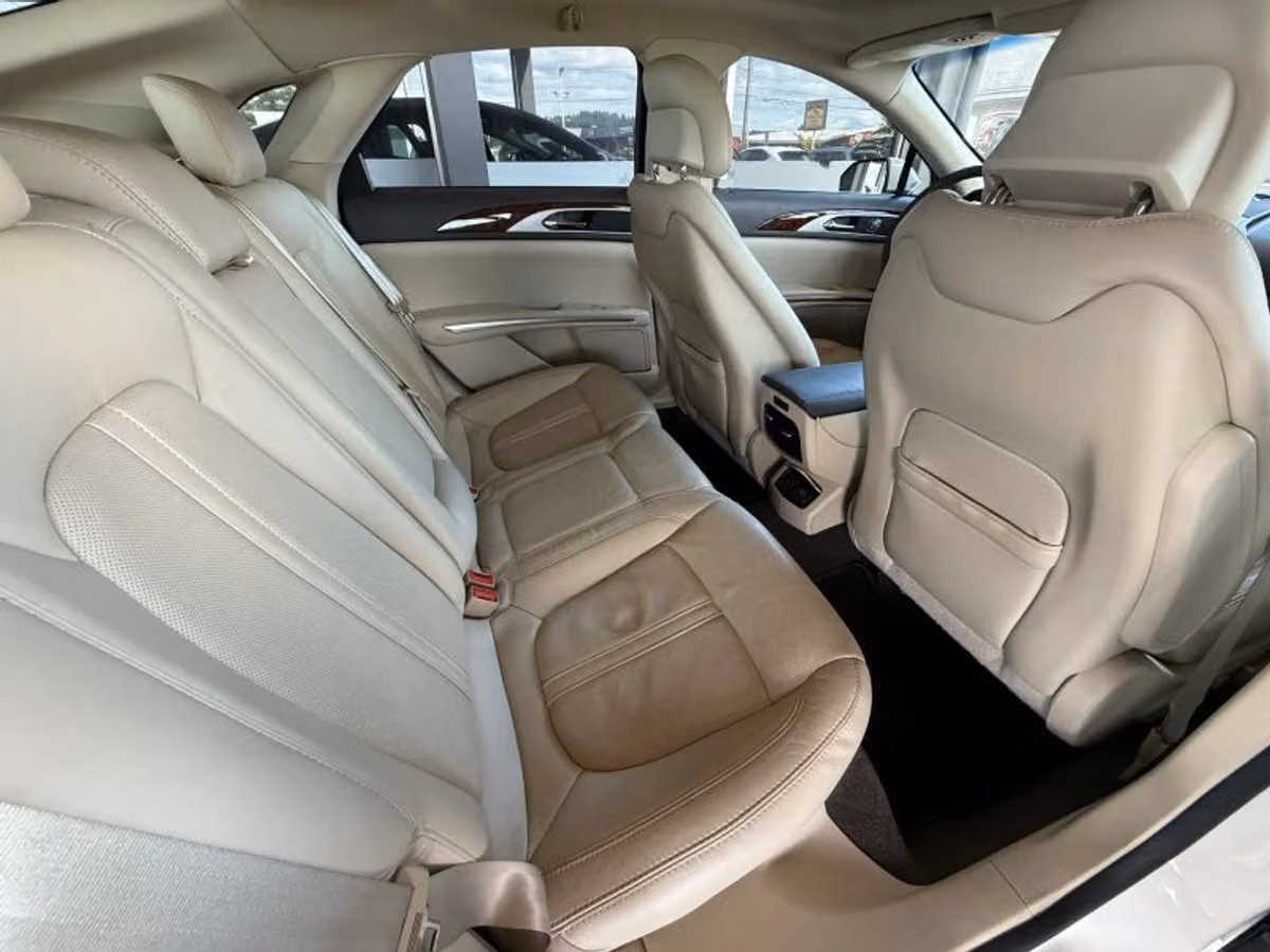 2013 Lincoln MKZ Base Image 18