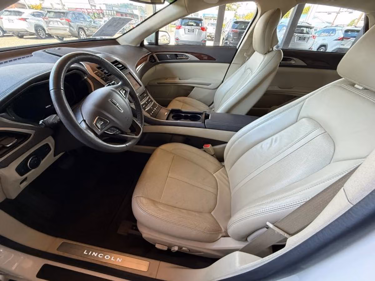 2013 Lincoln MKZ Base Image 15