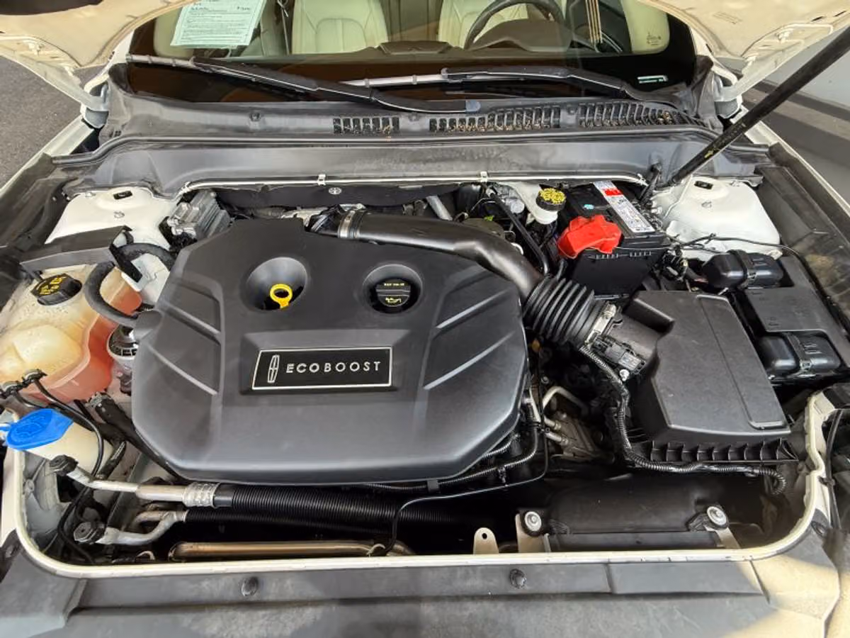 2013 Lincoln MKZ Base Image 19