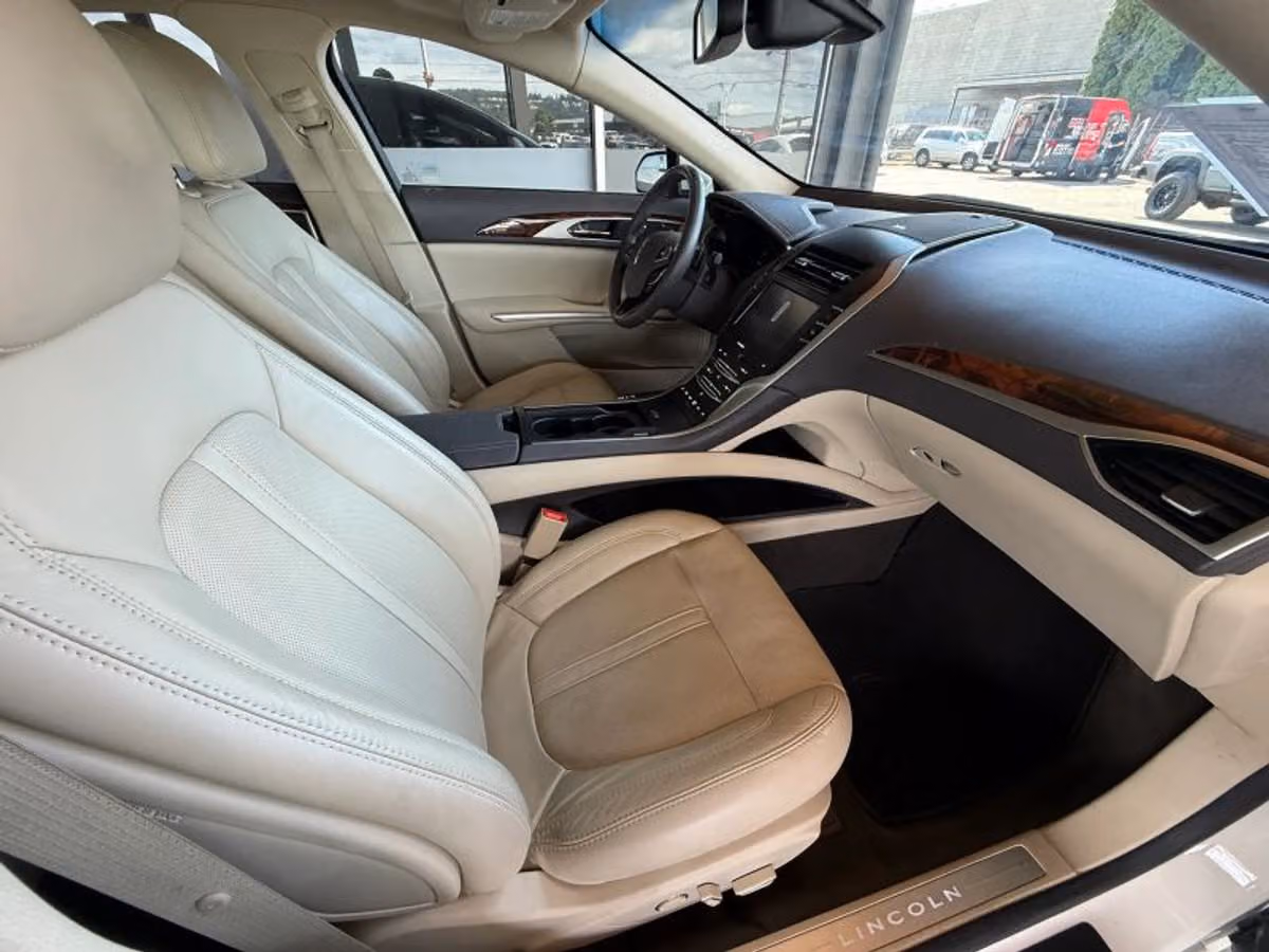 2013 Lincoln MKZ Base Image 16