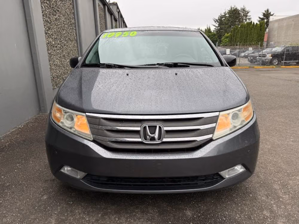 2011 Honda Odyssey Touring Elite Minivan 4D Passenger Image 7
