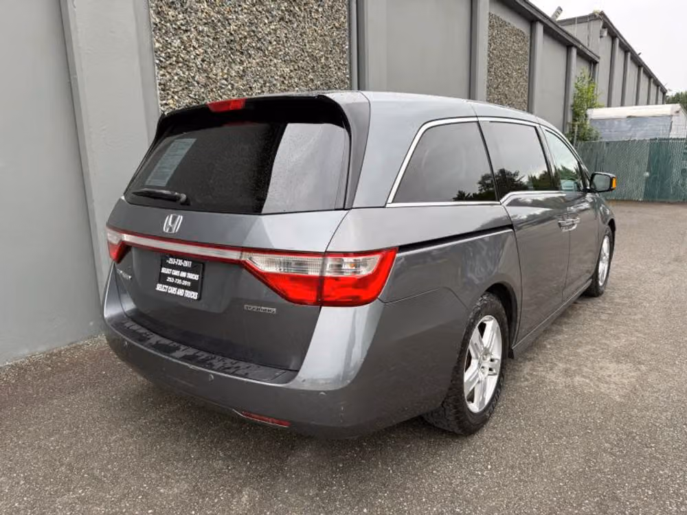 2011 Honda Odyssey Touring Elite Minivan 4D Passenger Image 6