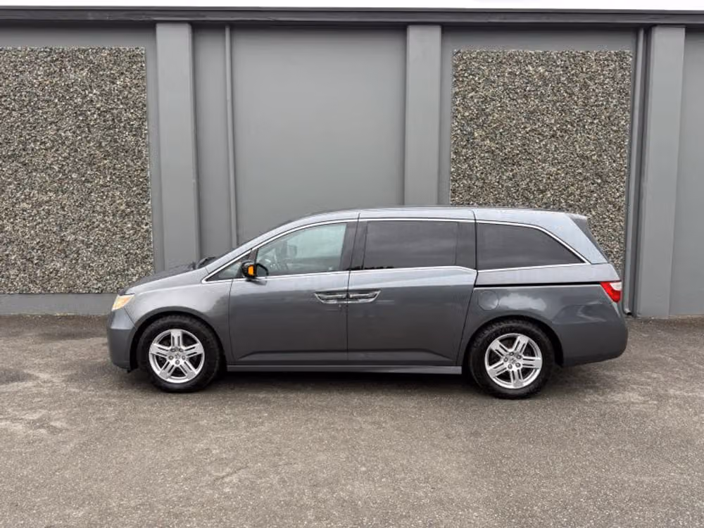 2011 Honda Odyssey Touring Elite Minivan 4D Passenger Image 2