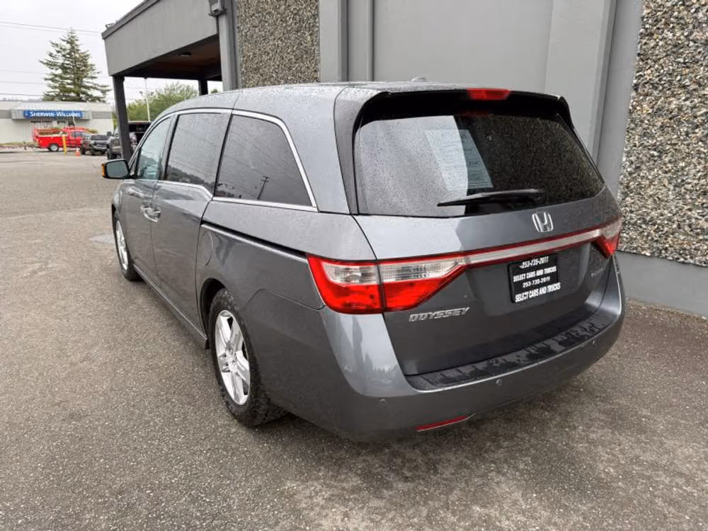 2011 Honda Odyssey Touring Elite Minivan 4D Passenger Image 3