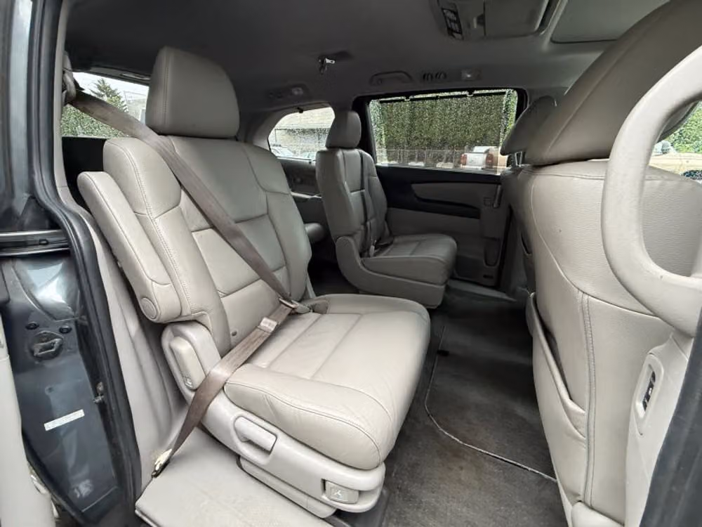 2011 Honda Odyssey Touring Elite Minivan 4D Passenger Image 16