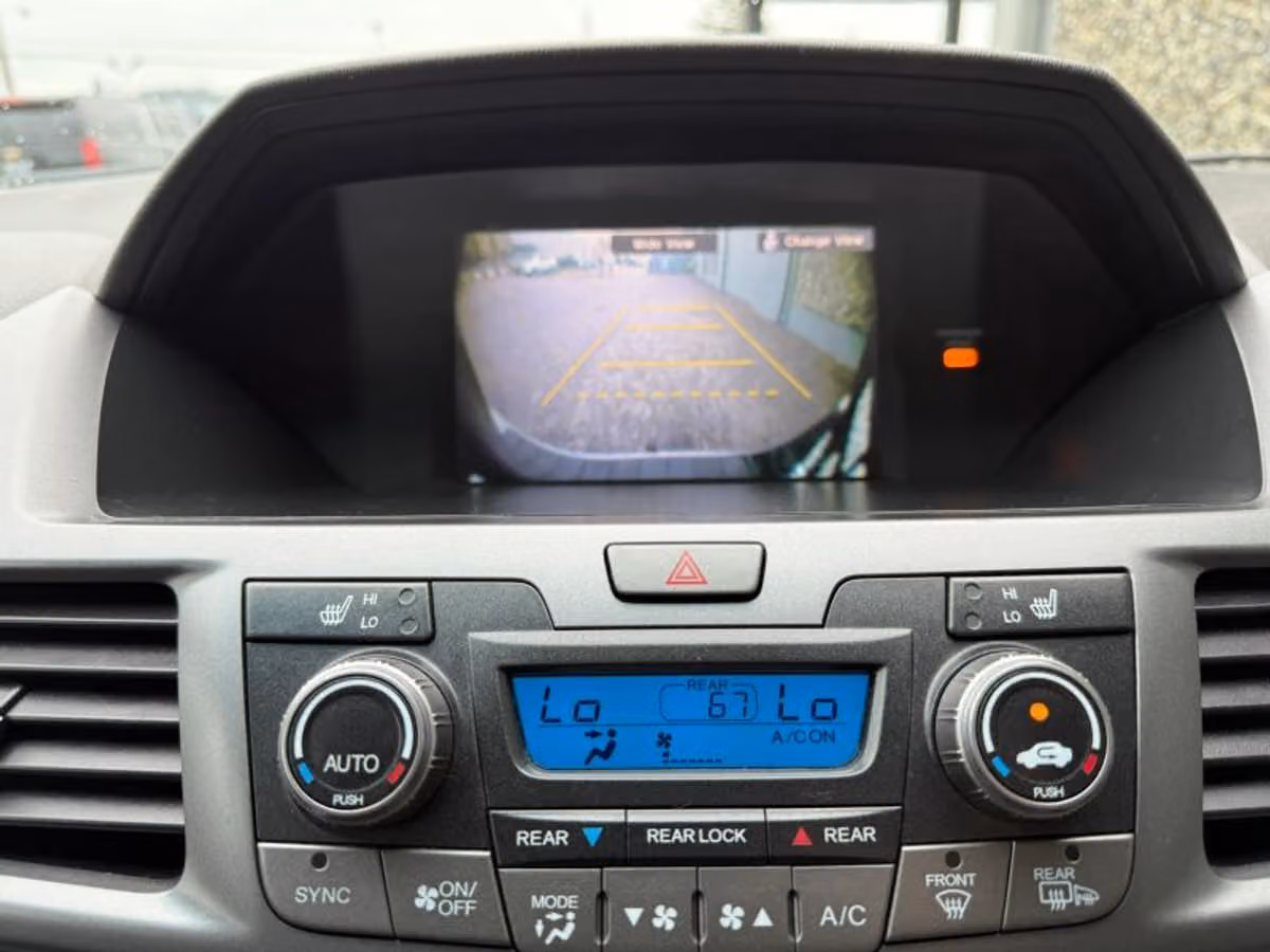 2011 Honda Odyssey Touring Elite Minivan 4D Passenger Image 12