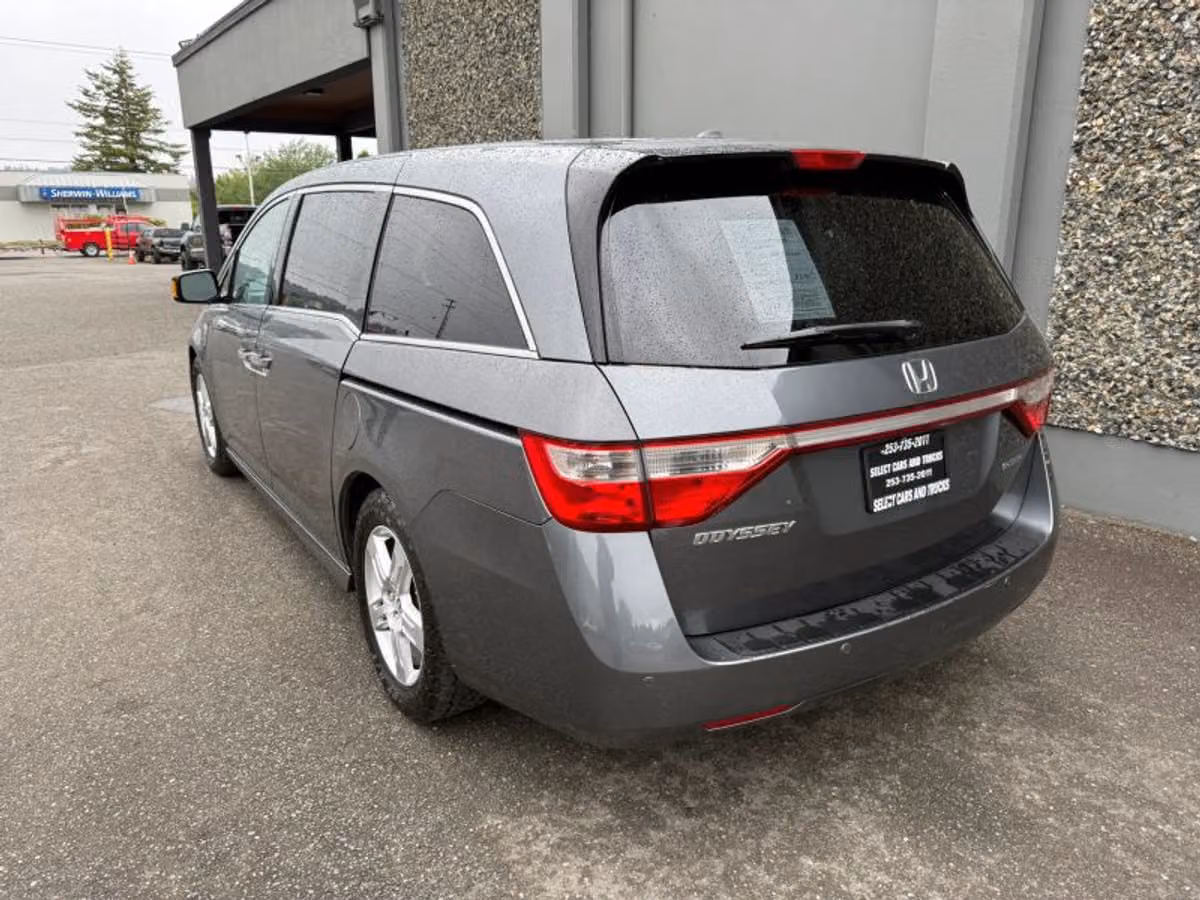 2011 Honda Odyssey Touring Elite Minivan 4D Passenger Image 3