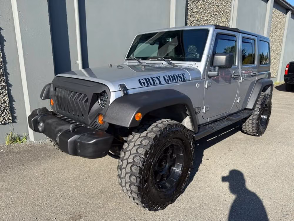 2013 Jeep Wrangler Unlimited Rubicon Image 1
