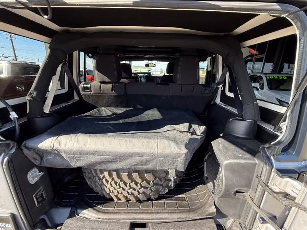 2013 Jeep Wrangler Unlimited Rubicon Image 18