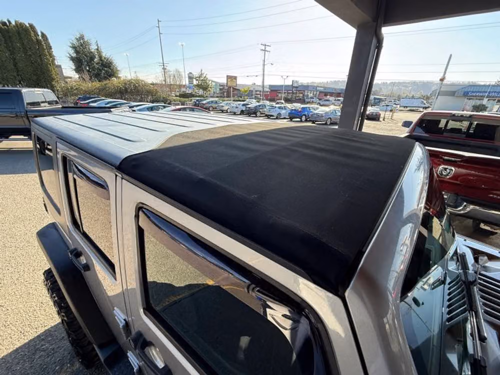 2013 Jeep Wrangler Unlimited Rubicon Image 19