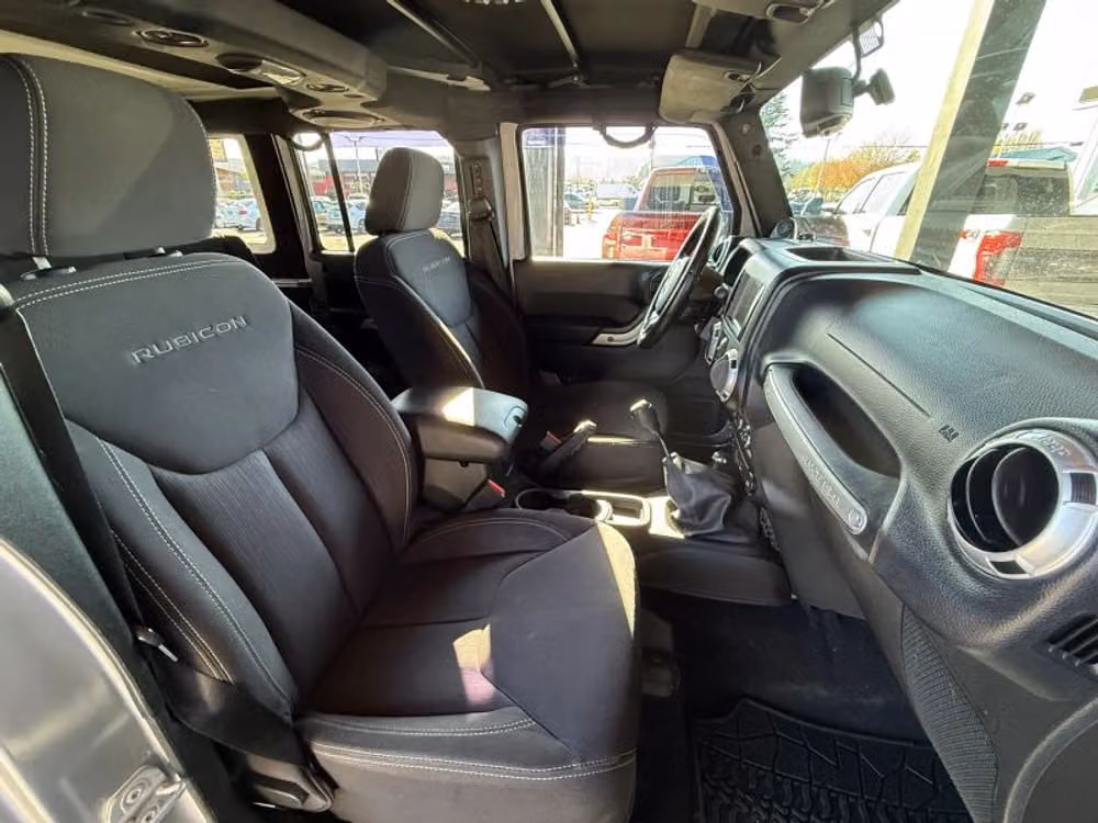 2013 Jeep Wrangler Unlimited Rubicon Image 15