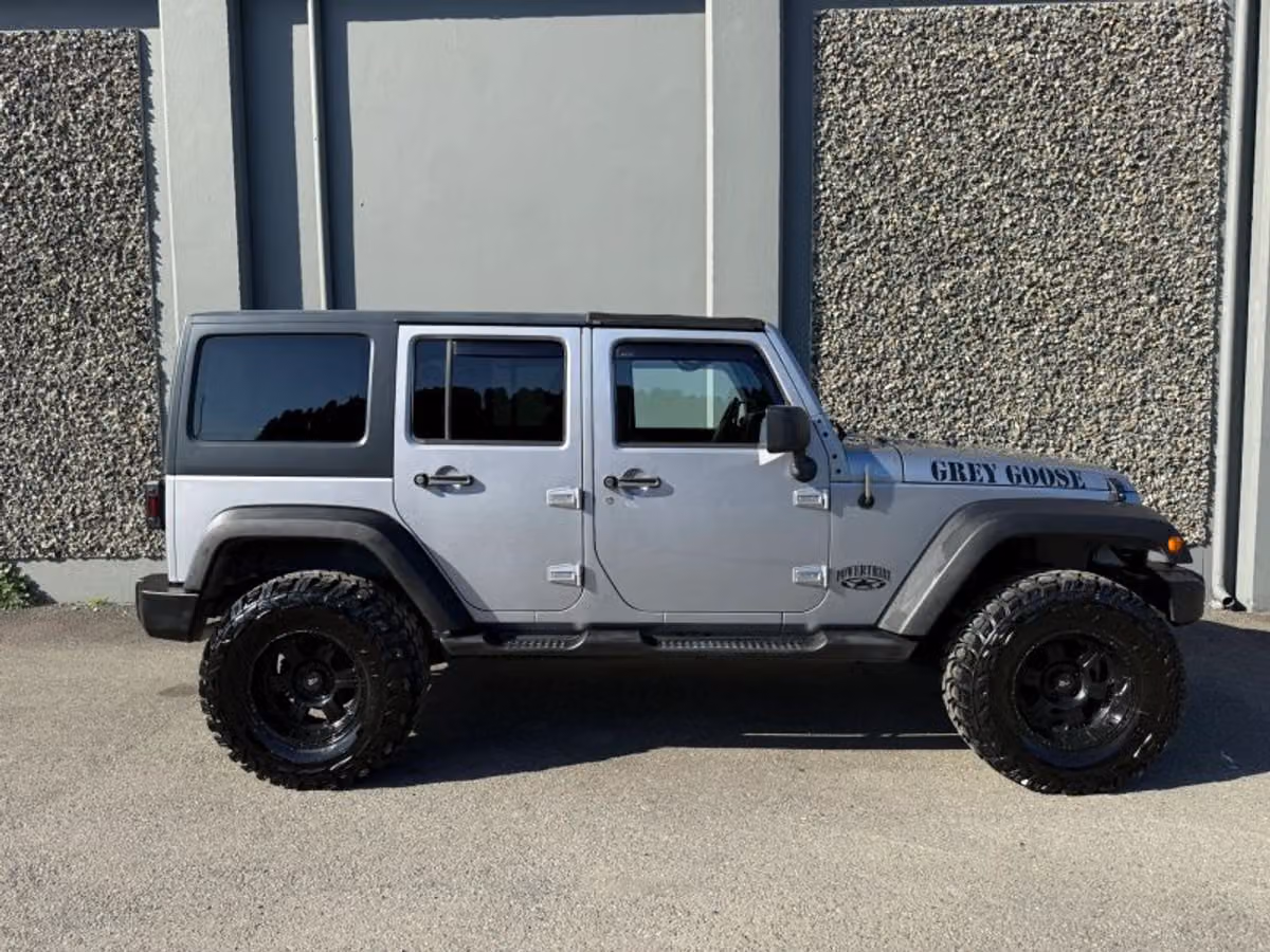 2013 Jeep Wrangler Unlimited Rubicon Image 5