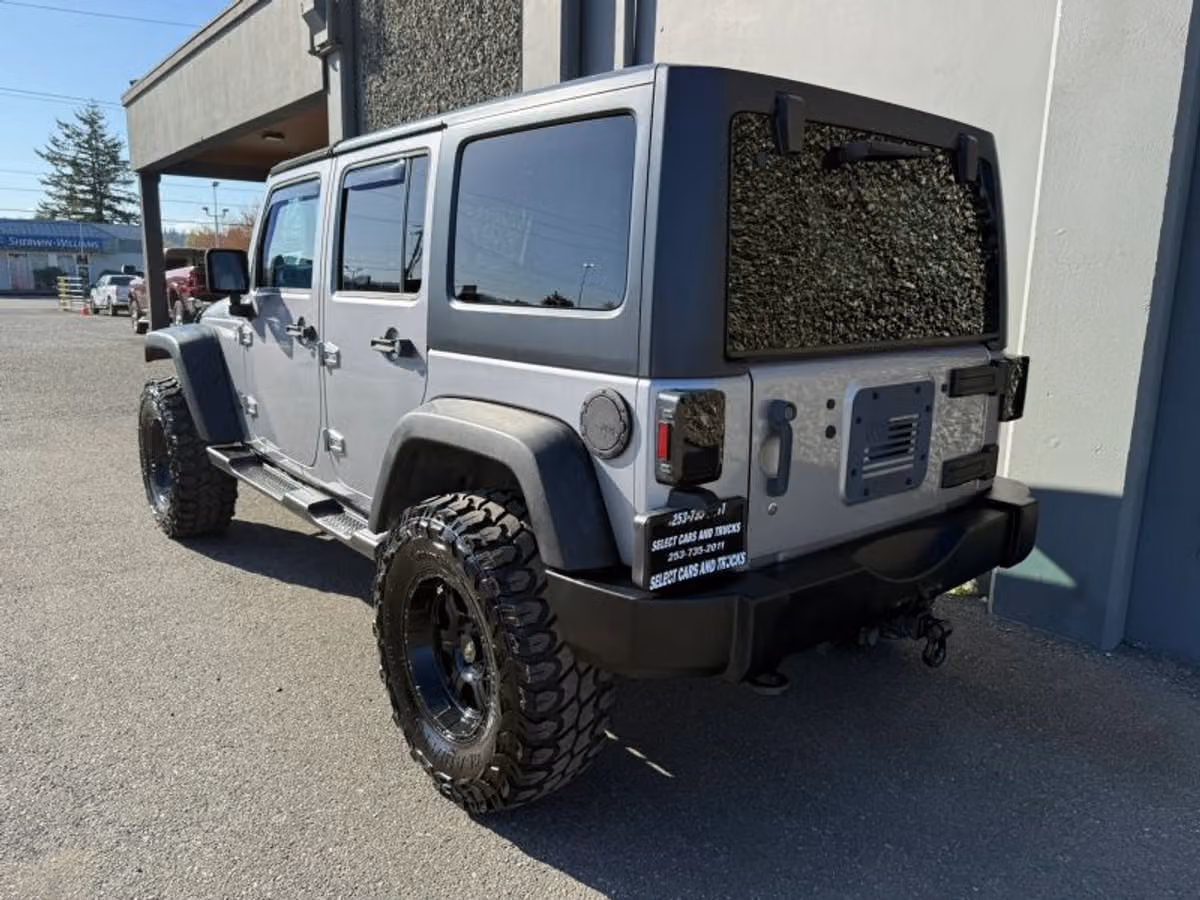 2013 Jeep Wrangler Unlimited Rubicon Image 3