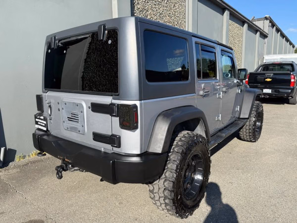 2013 Jeep Wrangler Unlimited Rubicon Image 6