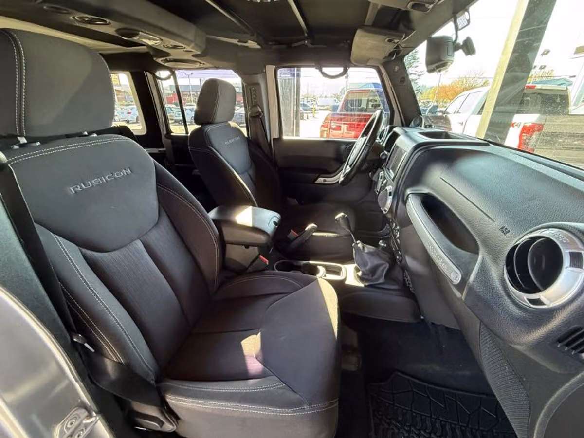 2013 Jeep Wrangler Unlimited Rubicon Image 15