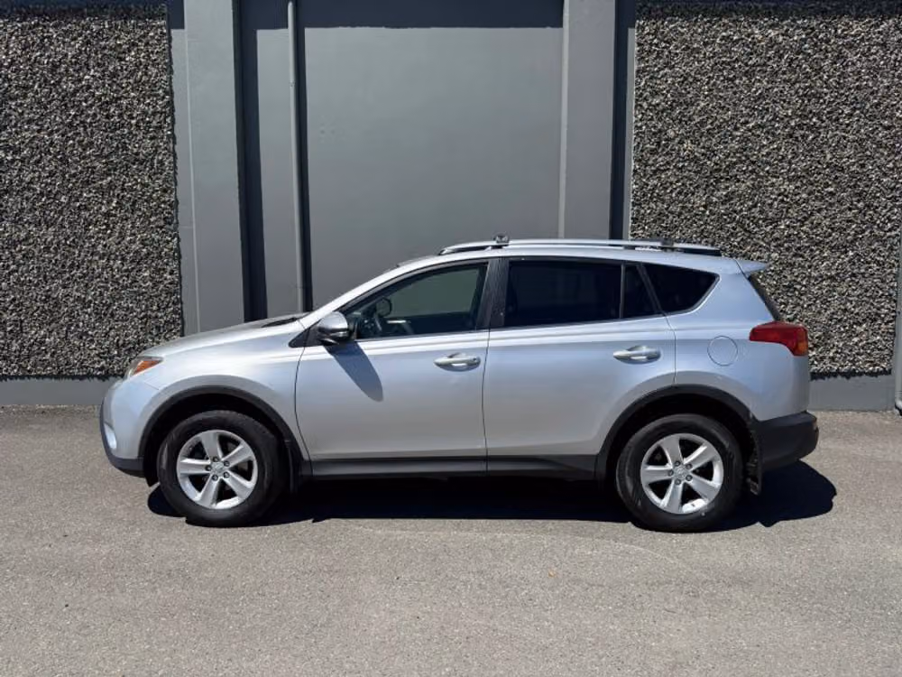 2013 Toyota RAV4 XLE Image 2