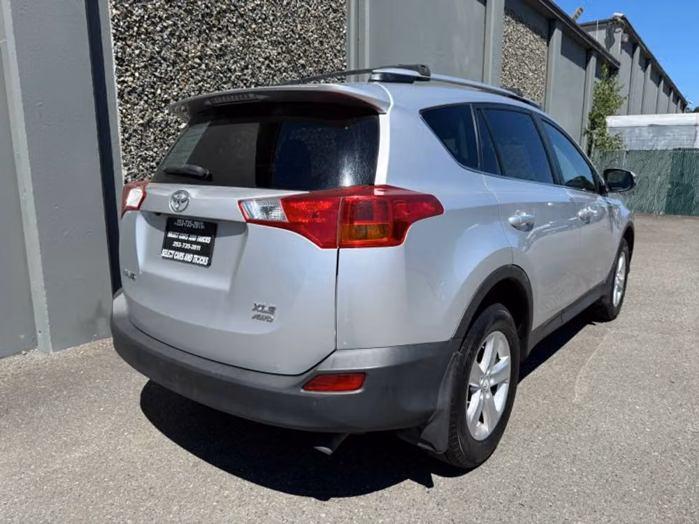 2013 Toyota RAV4 XLE Image 6