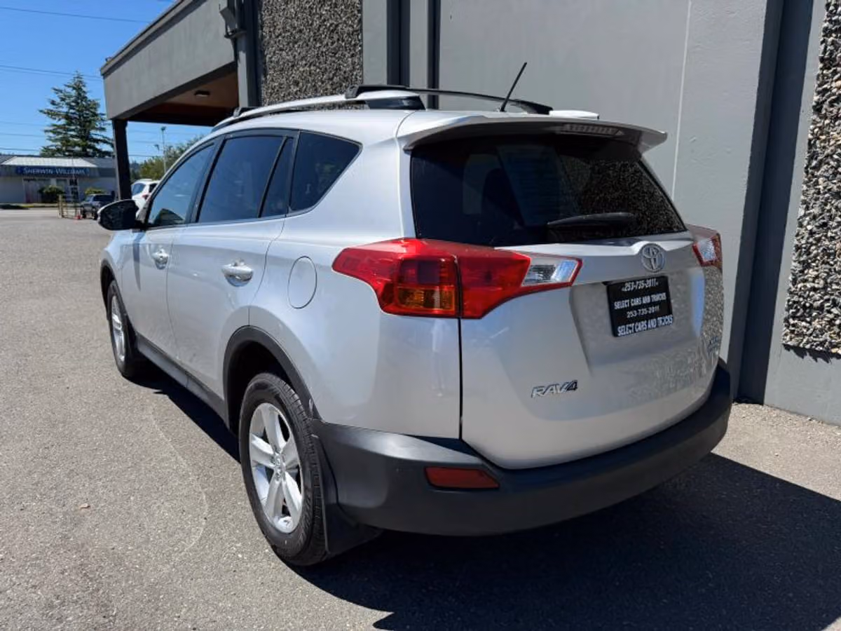 2013 Toyota RAV4 XLE Image 3