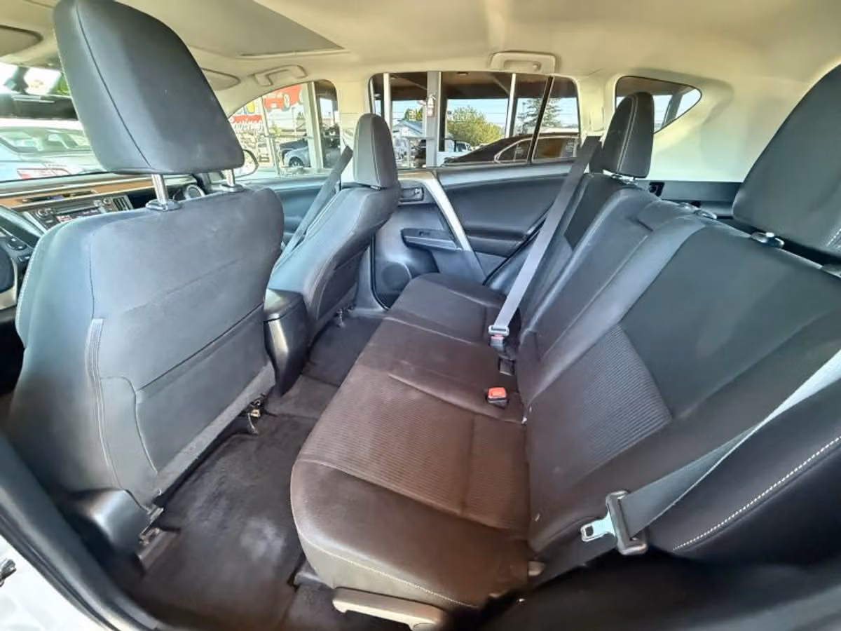2013 Toyota RAV4 XLE Image 16
