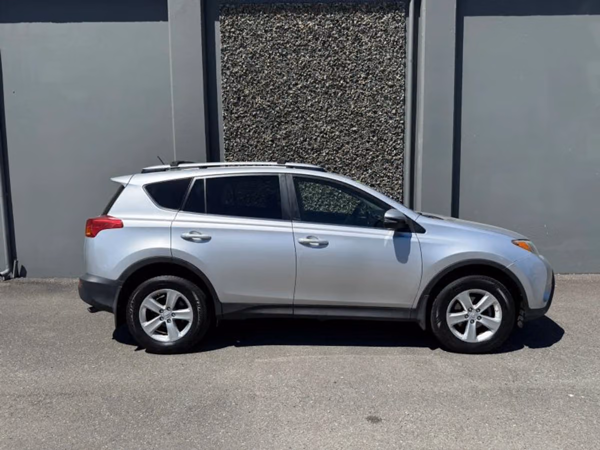 2013 Toyota RAV4 XLE Image 5