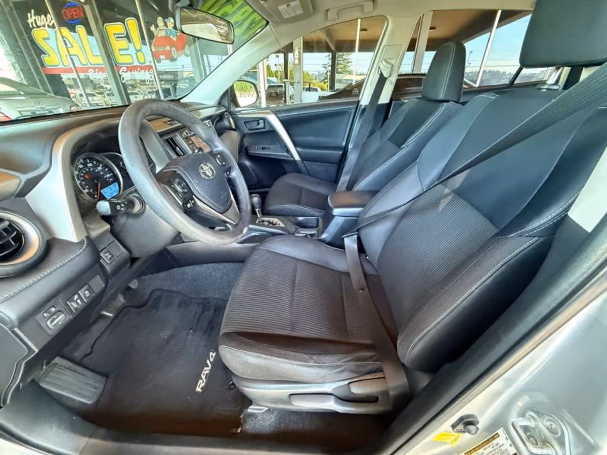 2013 Toyota RAV4 XLE Image 14