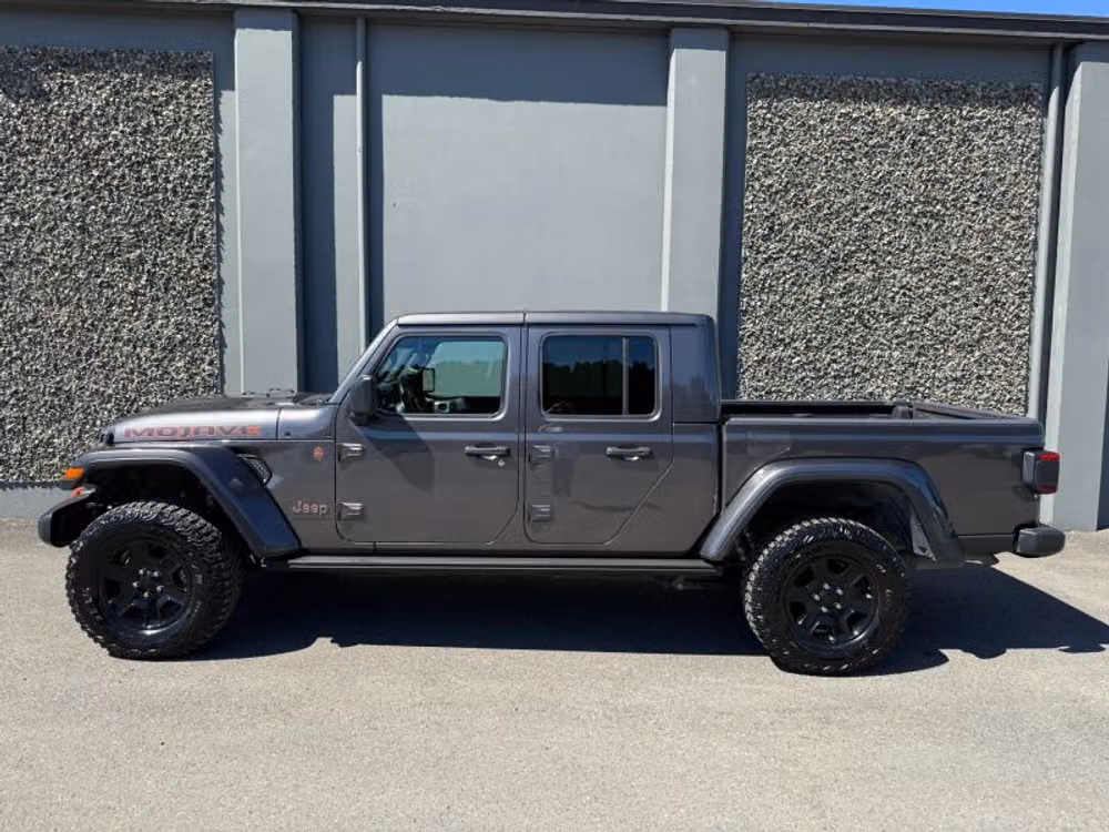 2020 Jeep Gladiator Mojave Crew Cab Image 2