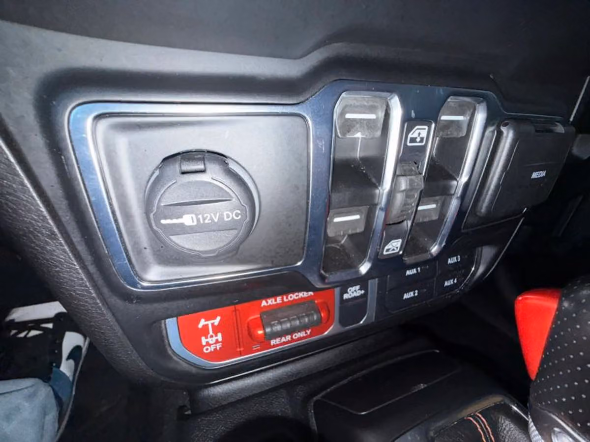 2020 Jeep Gladiator Mojave Crew Cab Image 14