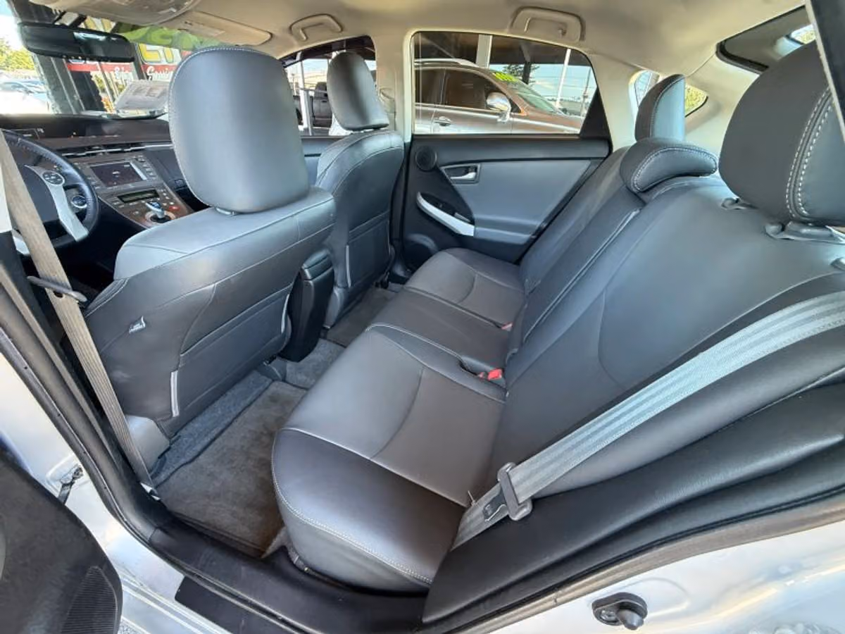 2012 Toyota Prius Four Image 16