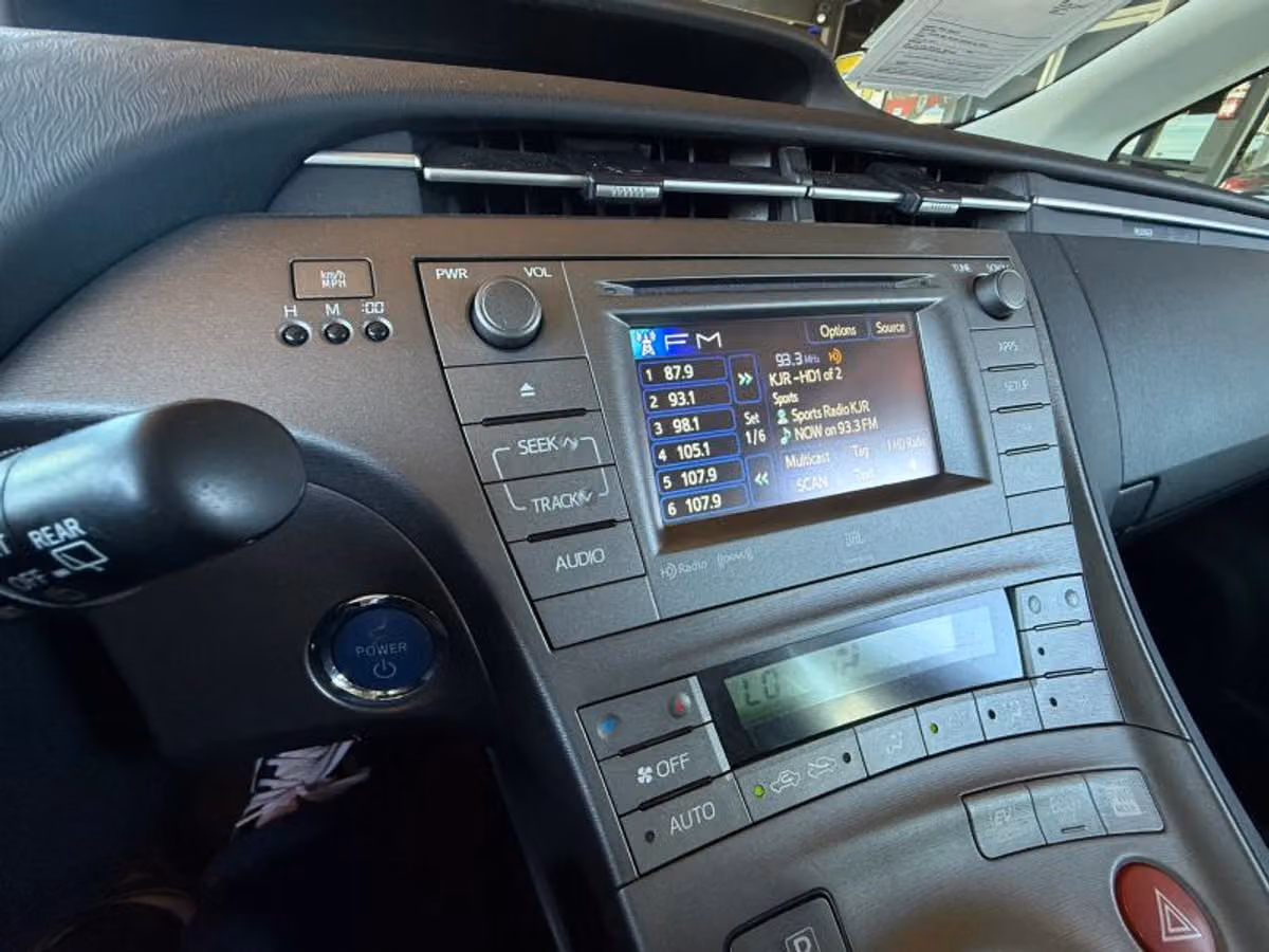 2012 Toyota Prius Four Image 11