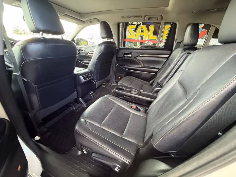 2016 Toyota Highlander Limited Platinum Image 16