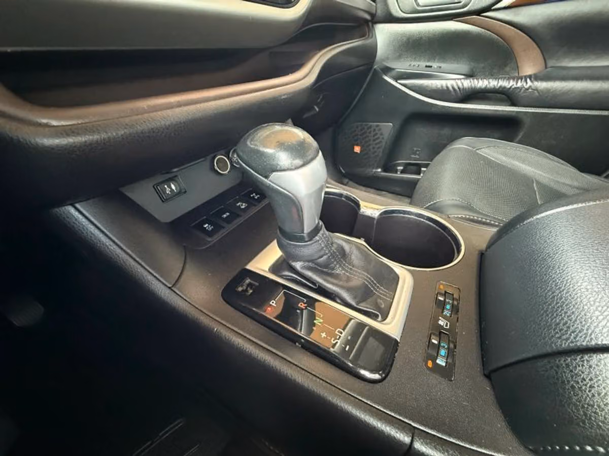 2016 Toyota Highlander Limited Platinum Image 12