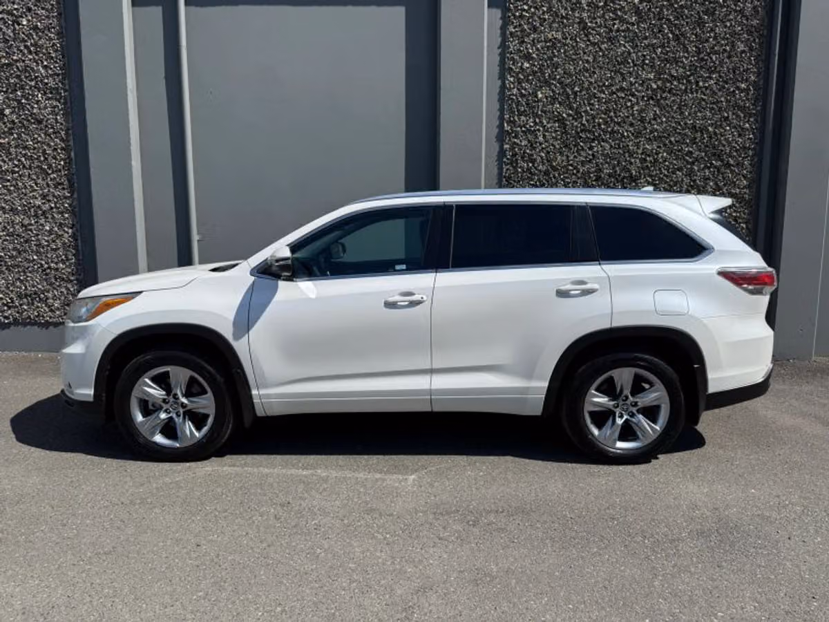 2016 Toyota Highlander Limited Platinum Image 2