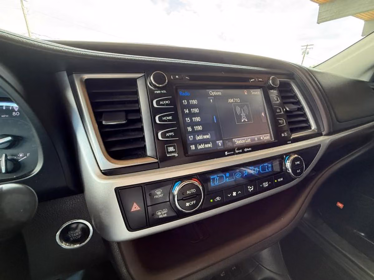 2016 Toyota Highlander Limited Platinum Image 11