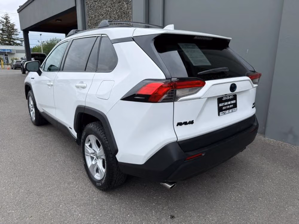 2021 Toyota RAV4 Hybrid XLE Image 3