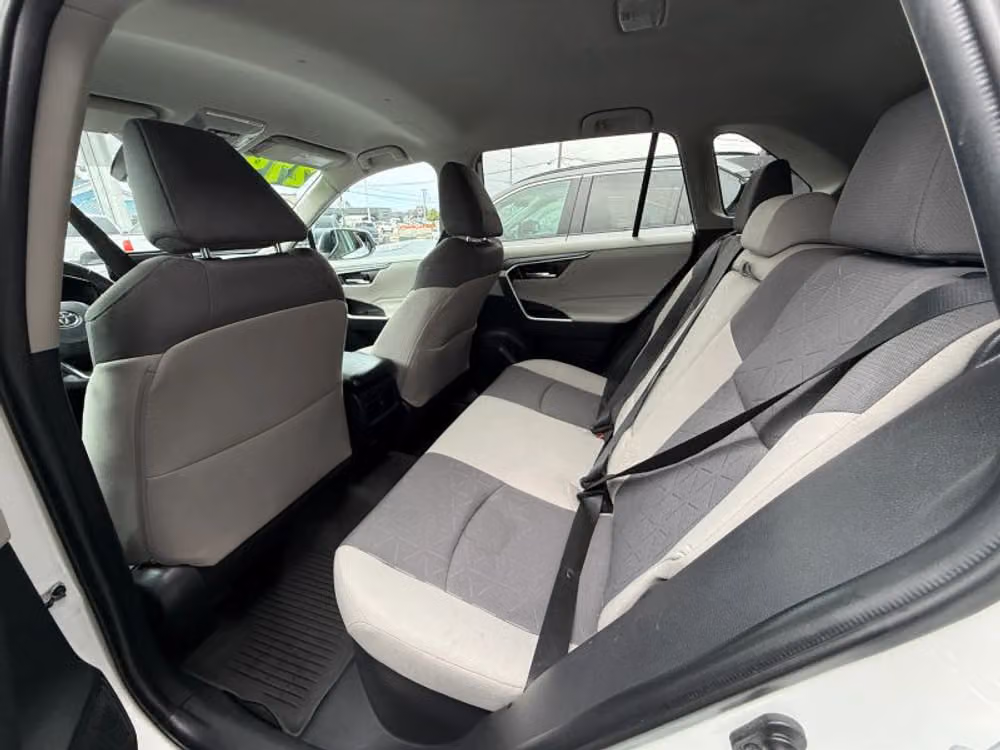 2021 Toyota RAV4 Hybrid XLE Image 15
