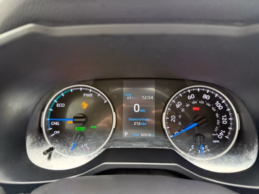 2021 Toyota RAV4 Hybrid XLE Image 10