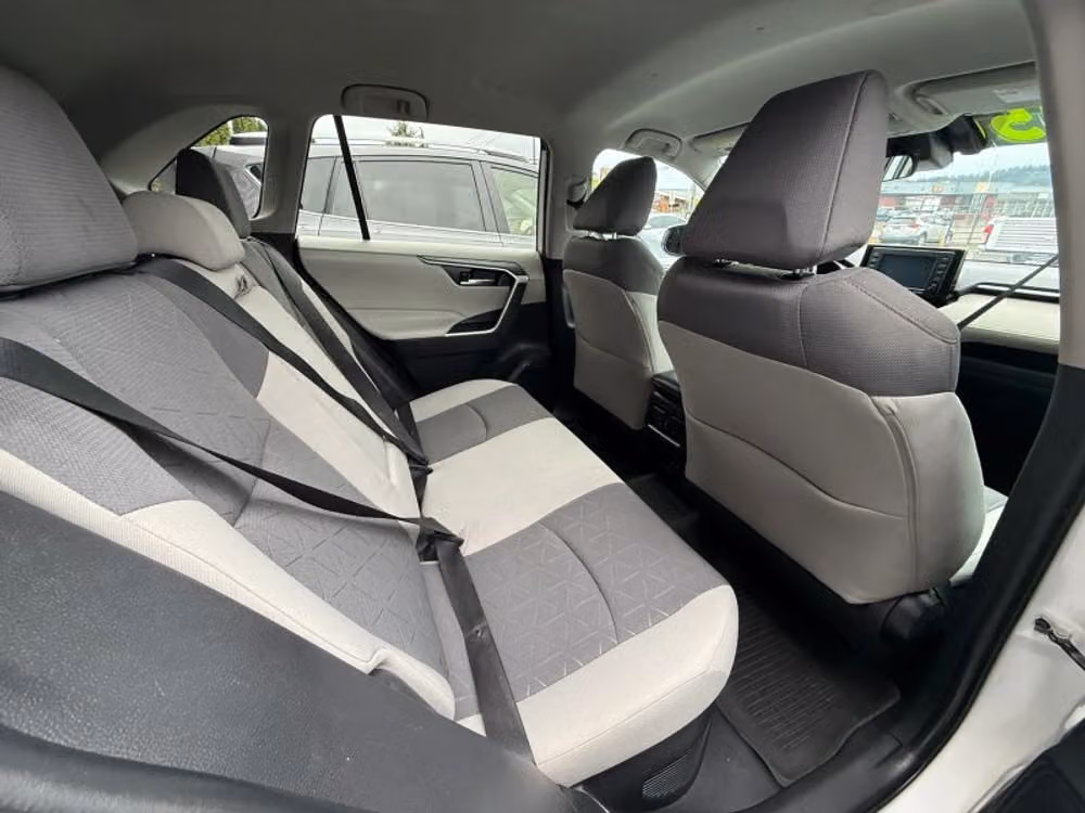 2021 Toyota RAV4 Hybrid XLE Image 16