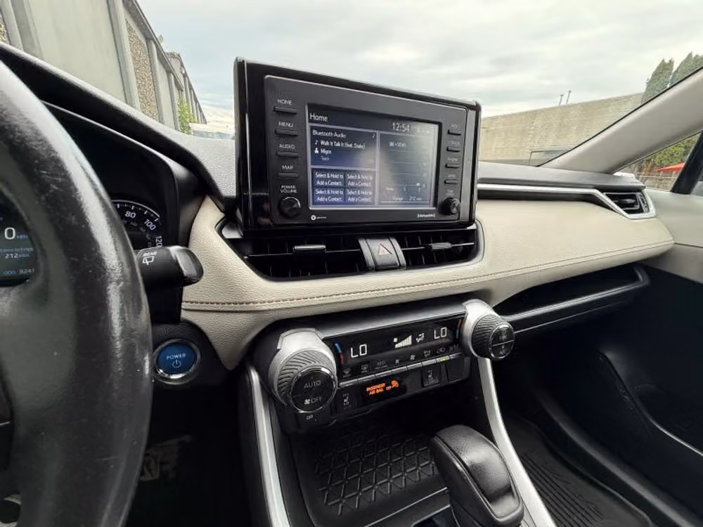 2021 Toyota RAV4 Hybrid XLE Image 12