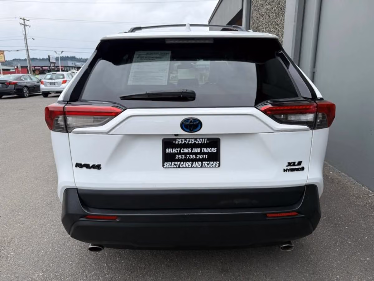 2021 Toyota RAV4 Hybrid XLE Image 8