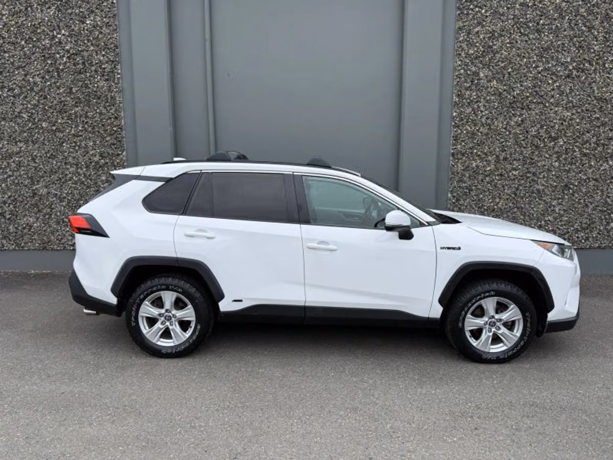 2021 Toyota RAV4 Hybrid XLE Image 5