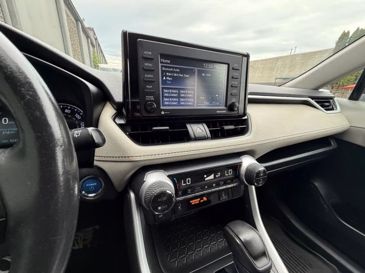 2021 Toyota RAV4 Hybrid XLE Image 12