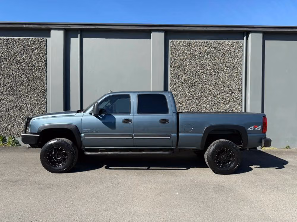 2006 Chevrolet Silverado 2500HD LT Pickup 4D 6 1/2 ft Crew Cab Image 2