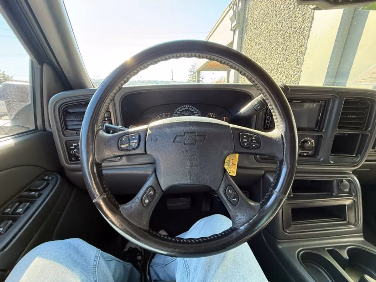 2006 Chevrolet Silverado 2500HD LT Pickup 4D 6 1/2 ft Crew Cab Image 9