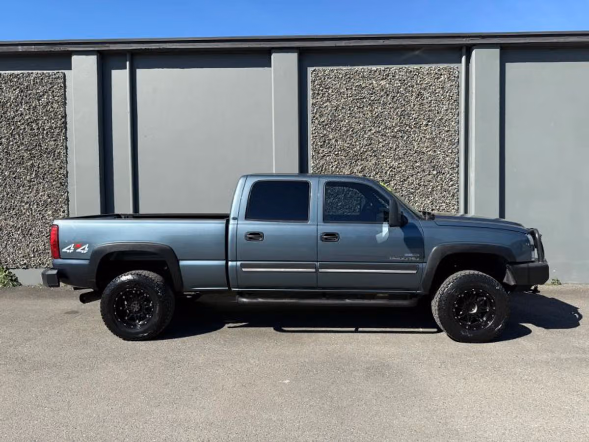 2006 Chevrolet Silverado 2500HD LT Pickup 4D 6 1/2 ft Crew Cab Image 5