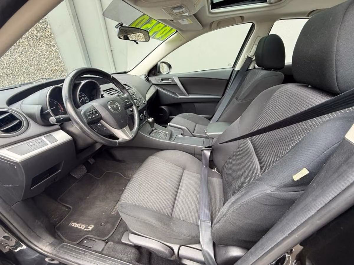 2013 Mazda 3 i Touring Image 13